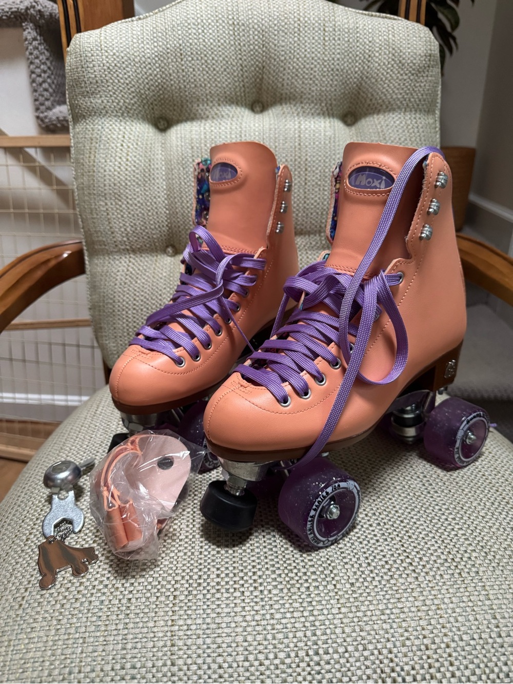 Moxi Beach Bunny Roller Skates Peach